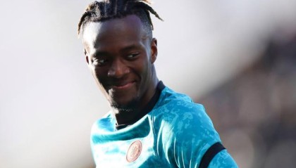 罗马重金签亚伯拉罕 前蓝军中锋能否助穆帅起飞?