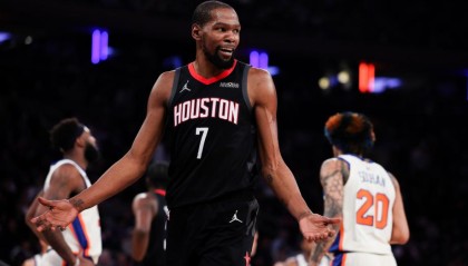 斗球体育直播-杜兰特空砍30分唐斯25分 火箭末节崩盘遭尼克斯逆转