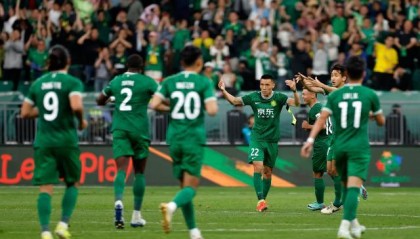 斗球体育直播官网-苏嗨再变苏圣！换3人均进球 神调整助国安大逆转