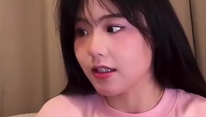 斗球体育直播电脑版-李月汝直播中展现对口型才艺，并呼吁粉丝避免赠送礼物